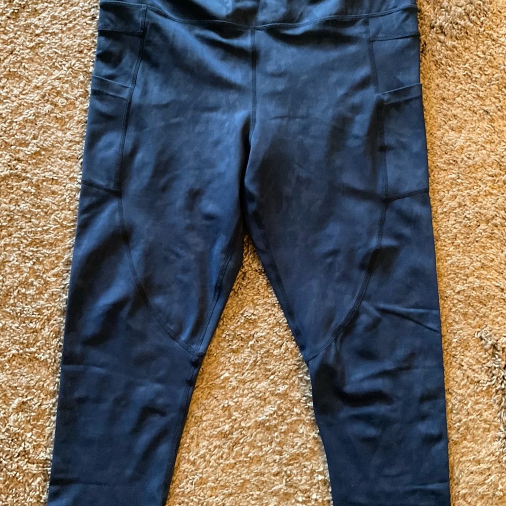 Zyia Dark Navy Camo Light n Tight 20” leggings hi rise capri pocket 16-18